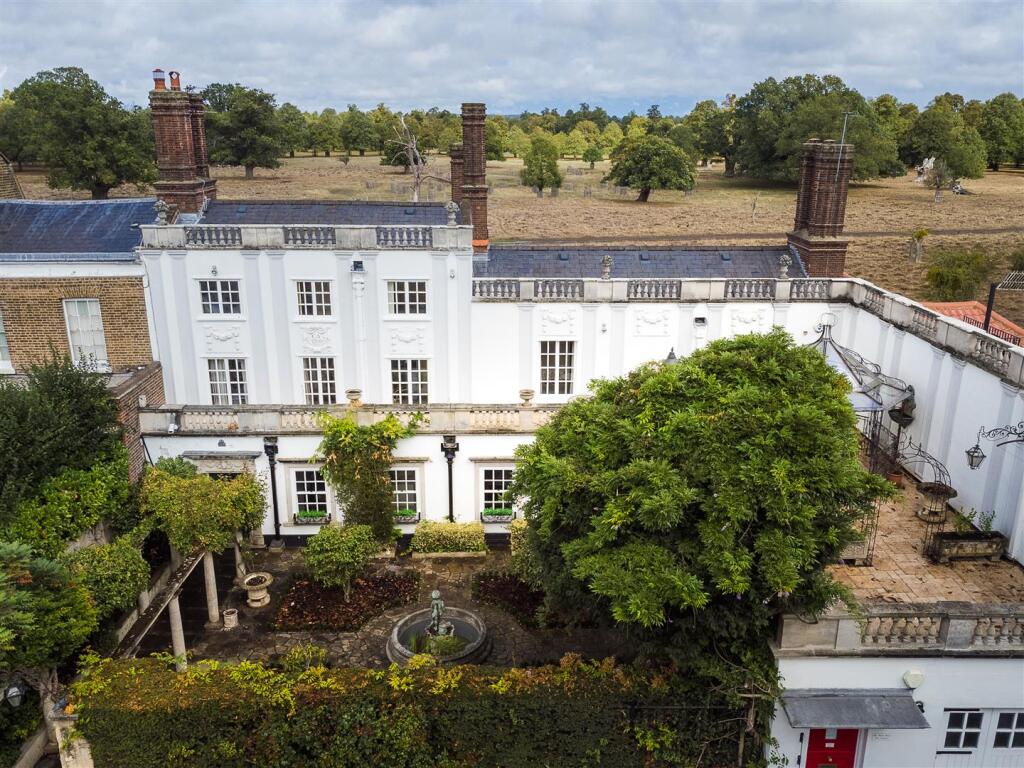 Campbell Road, Hampton Court Green, East Molesey