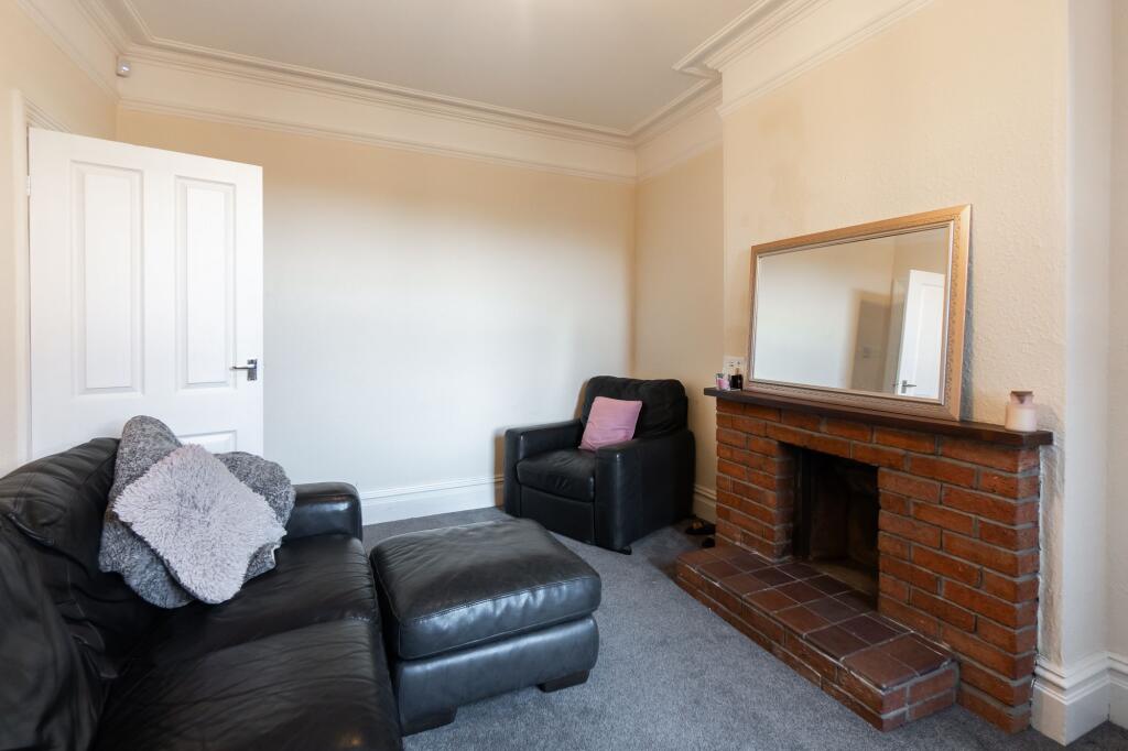 Sitting Room /Dining Room