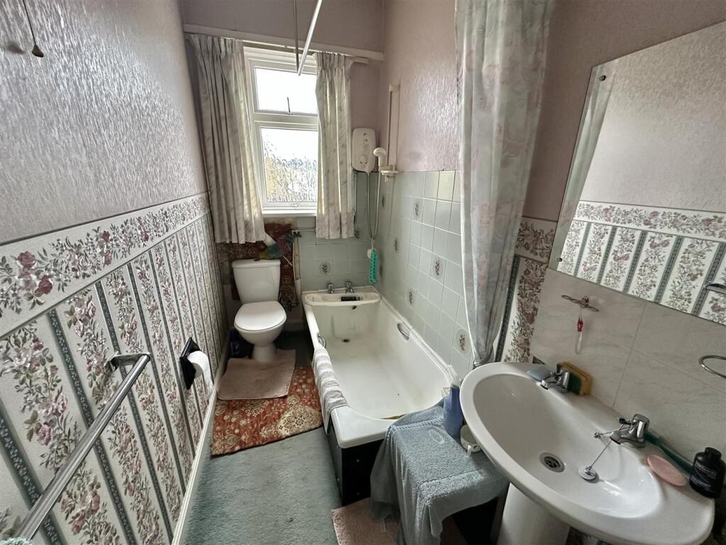 Bramleys Estate Agents - Cleckheaton Road - Low Mo