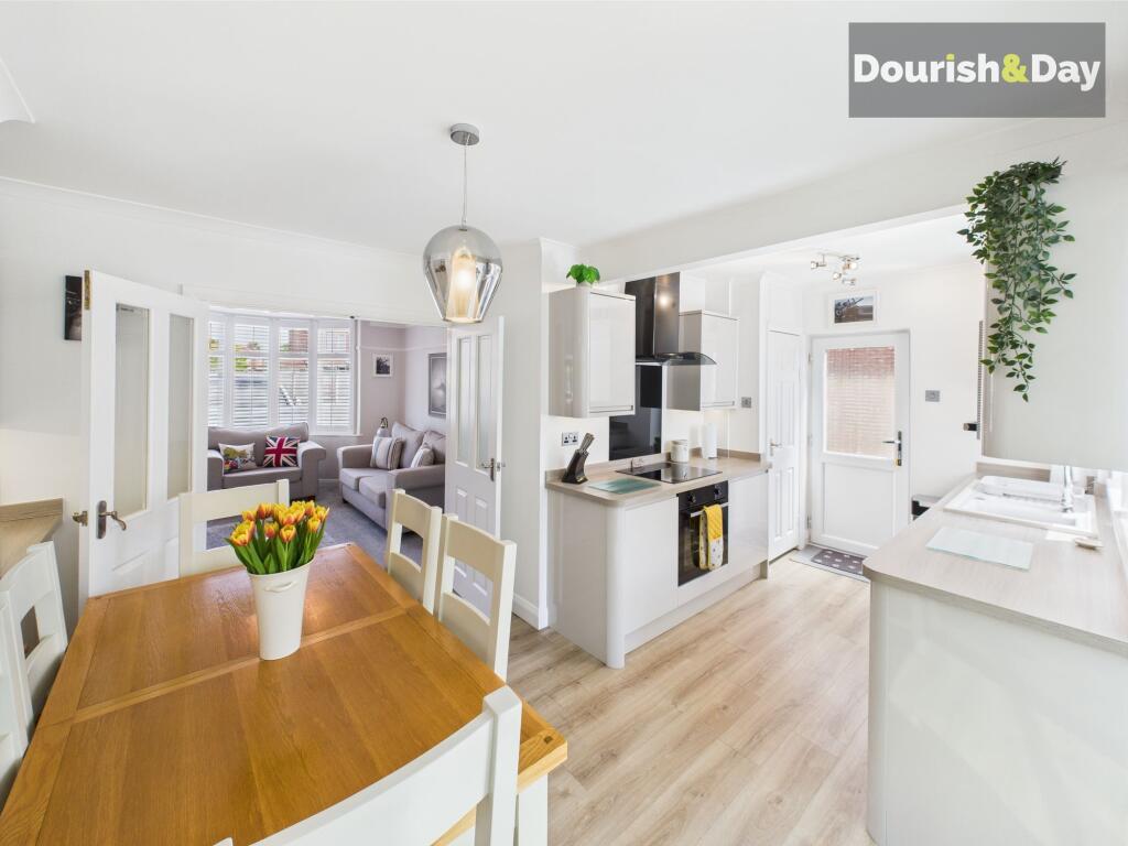 Open Plan Kitchen / Diner