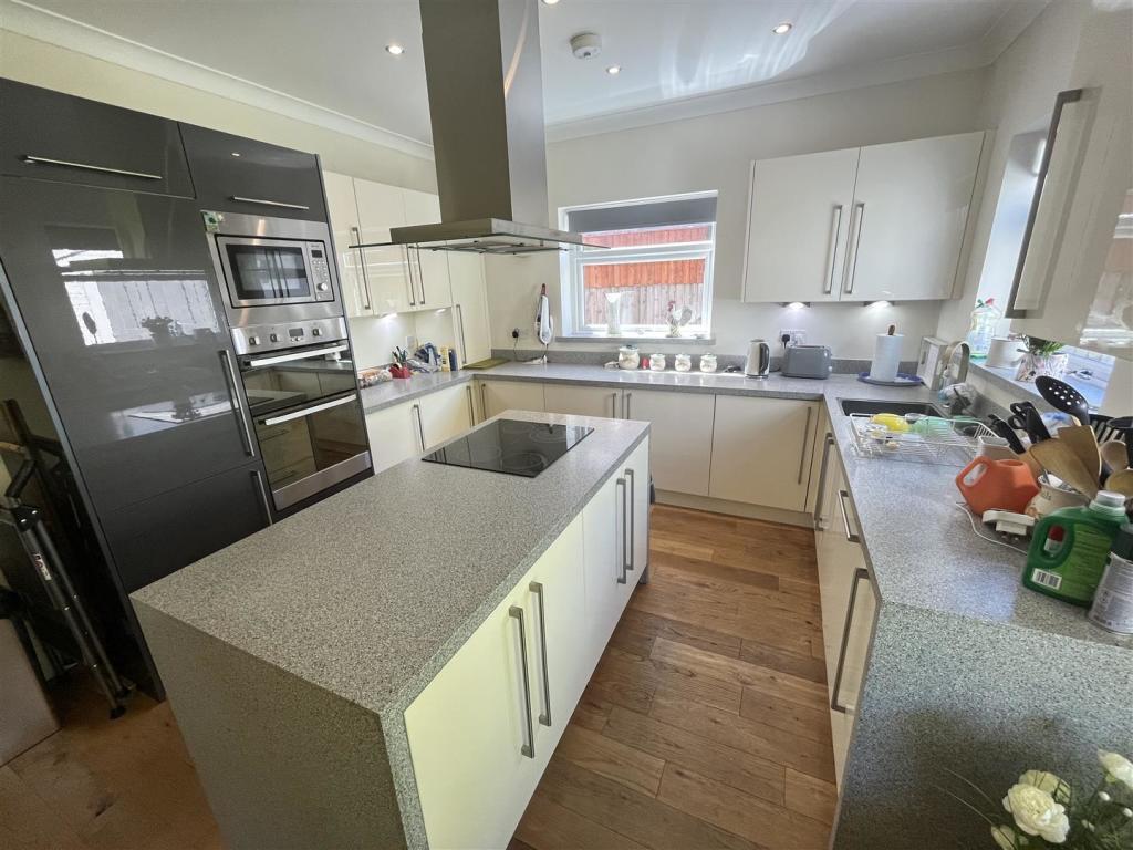 Living &amp; Dining Kitchen Aspect 4.jpg