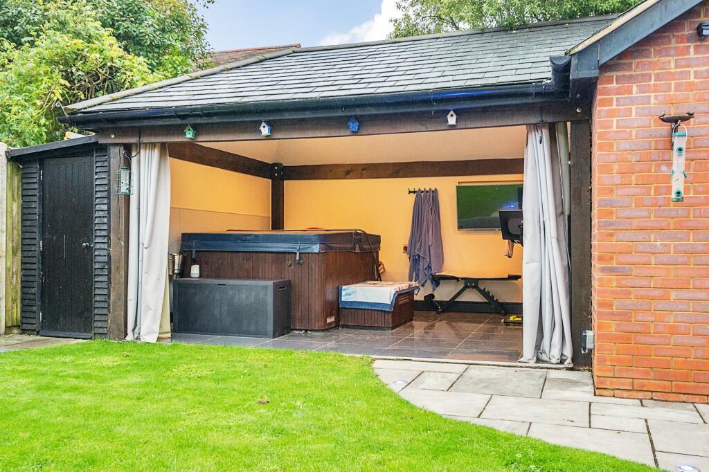 Hot Tub / Garden Room
