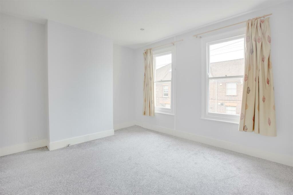 87 Totteridge Avenue, HP13 6XG-2.jpg