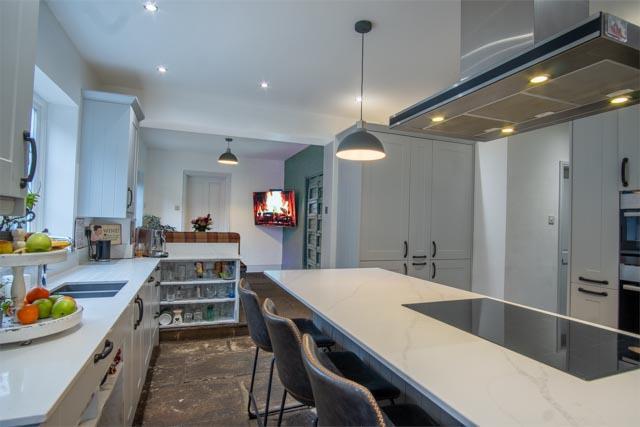 KITCHEN/BREAKFAST ROOM