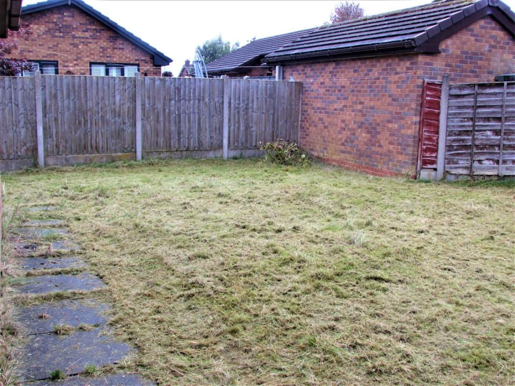 ElmTreeCl14gdn1.JPG