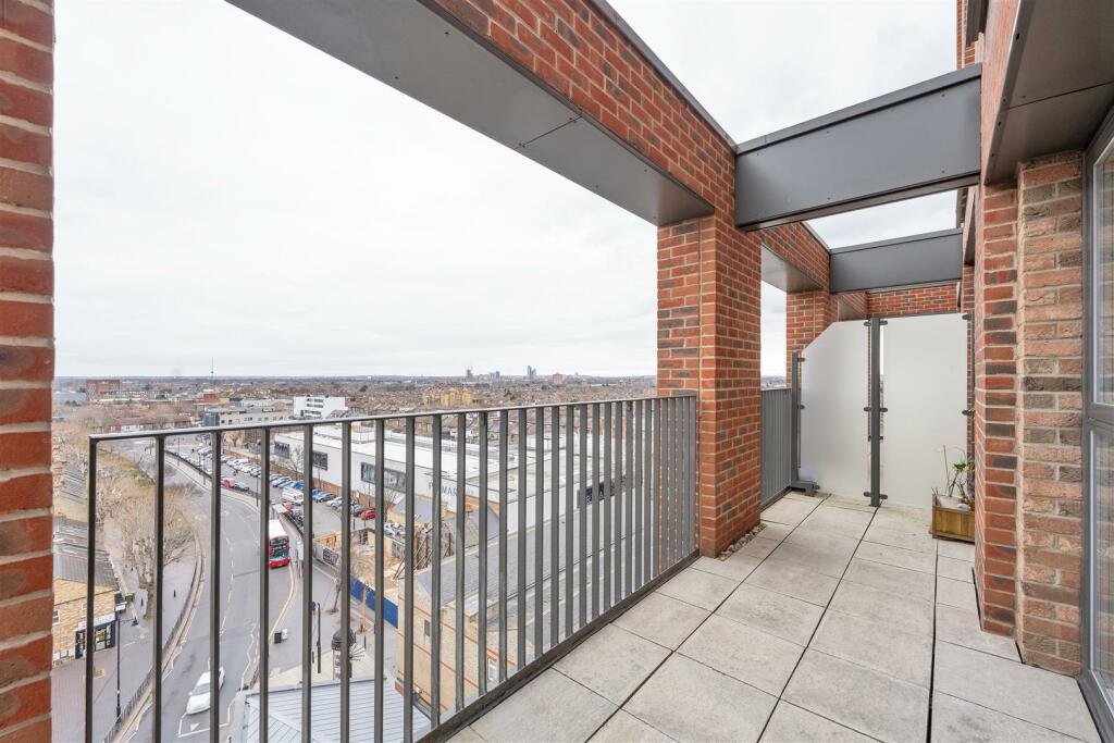 Ron Leighton Way, E6