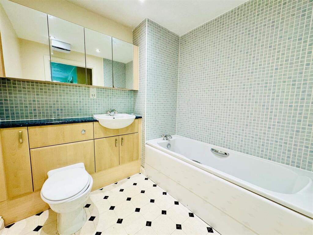 golden cup bathroom..jpg