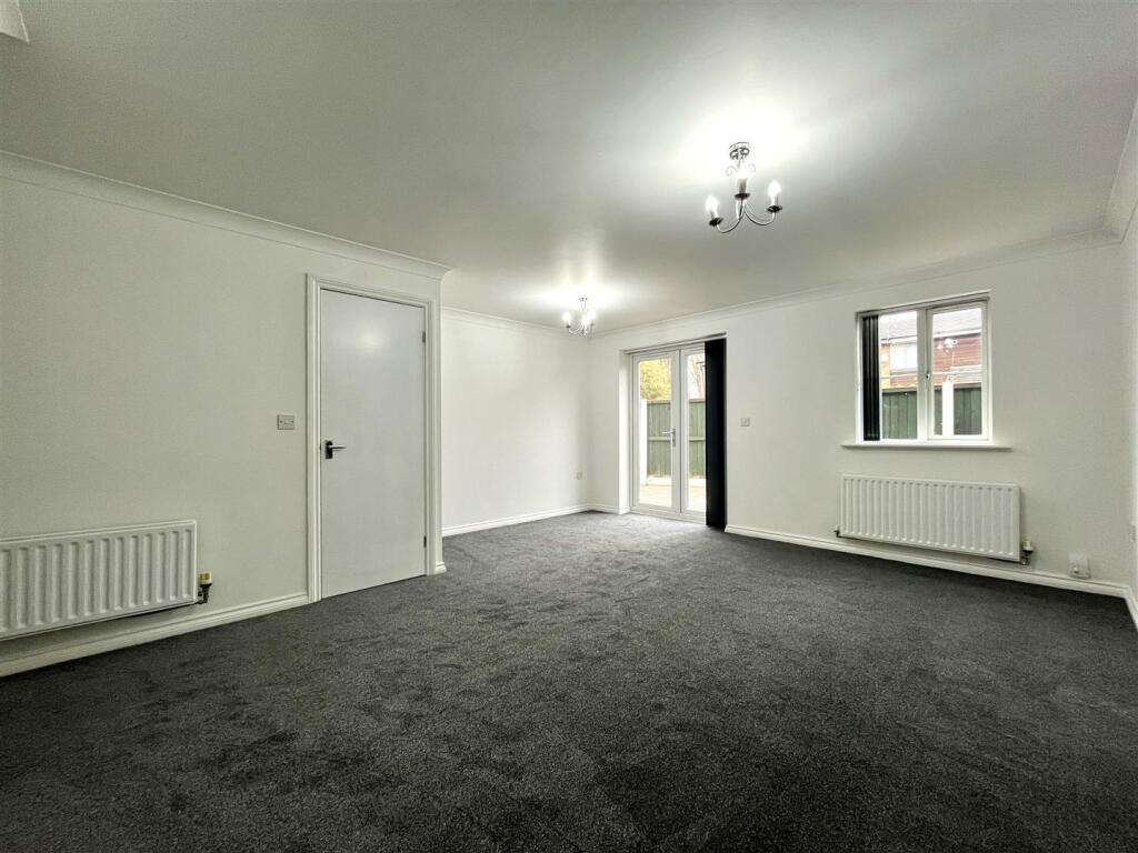 Living / Dining Area
