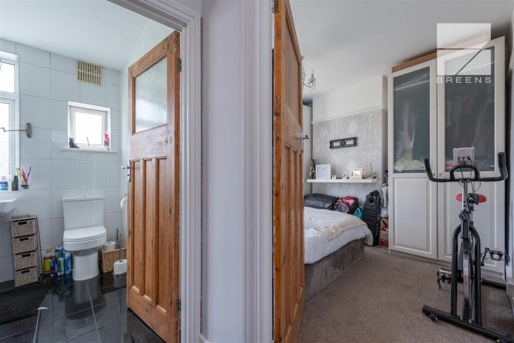 252 Hale End Road_0021.jpg