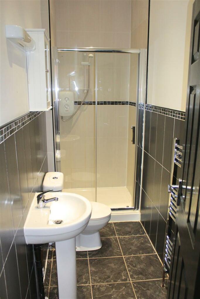 Bathroom 1.jpg