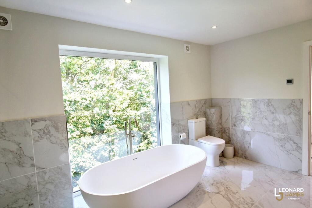 Master Bedroom En-Suite