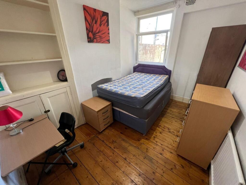 Ground Floor Middle Bedroom