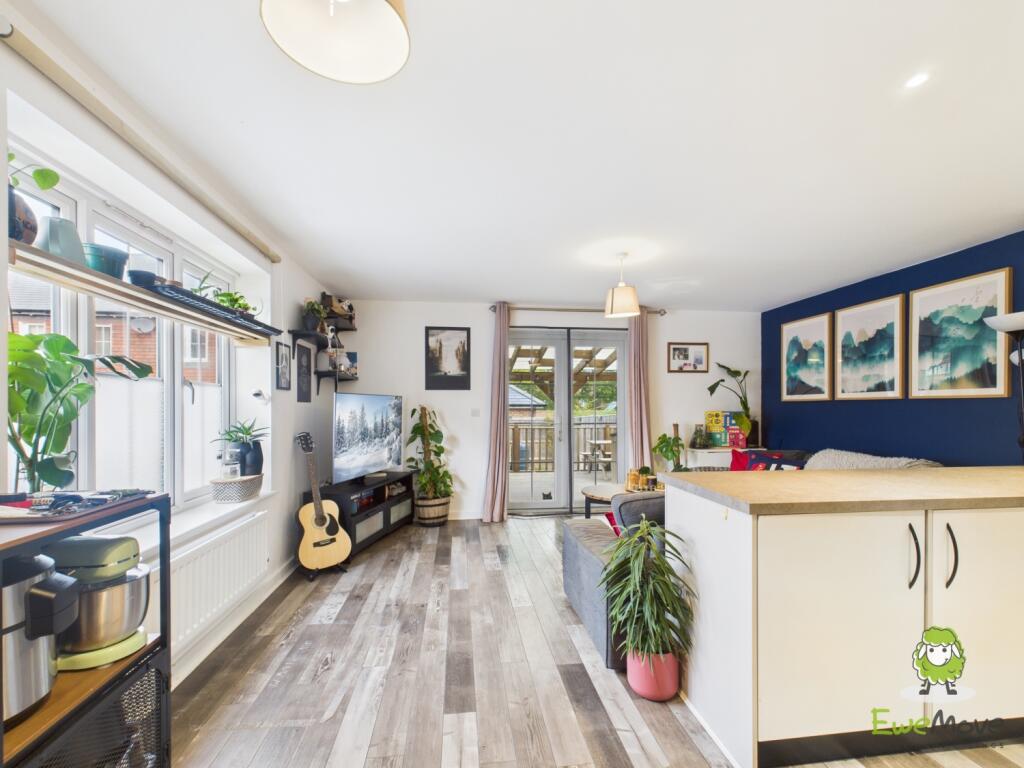 EweMove Estate Agents Basingstoke - Dovecote Way -