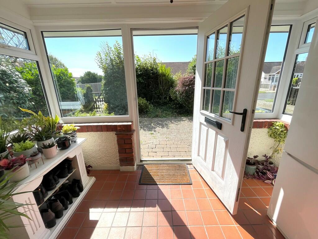 2 Cudlow Ave Porc...