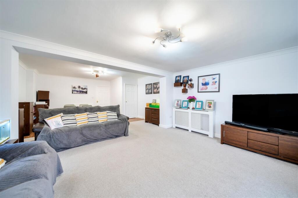 Burnet Close-32.jpg