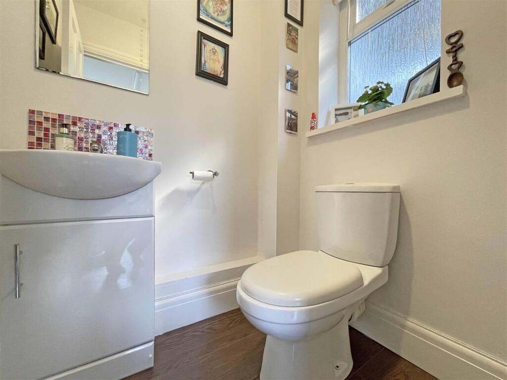 Great Berry Road 52 - WC.jpg