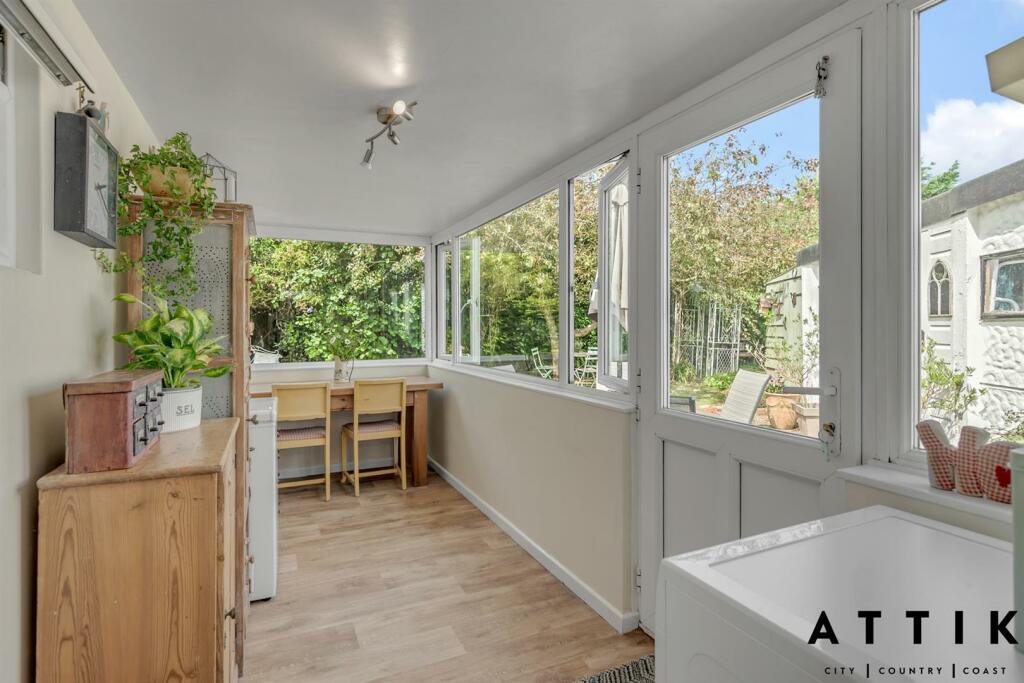 10 Valley Close, Holton IP19 8NF (23).jpg