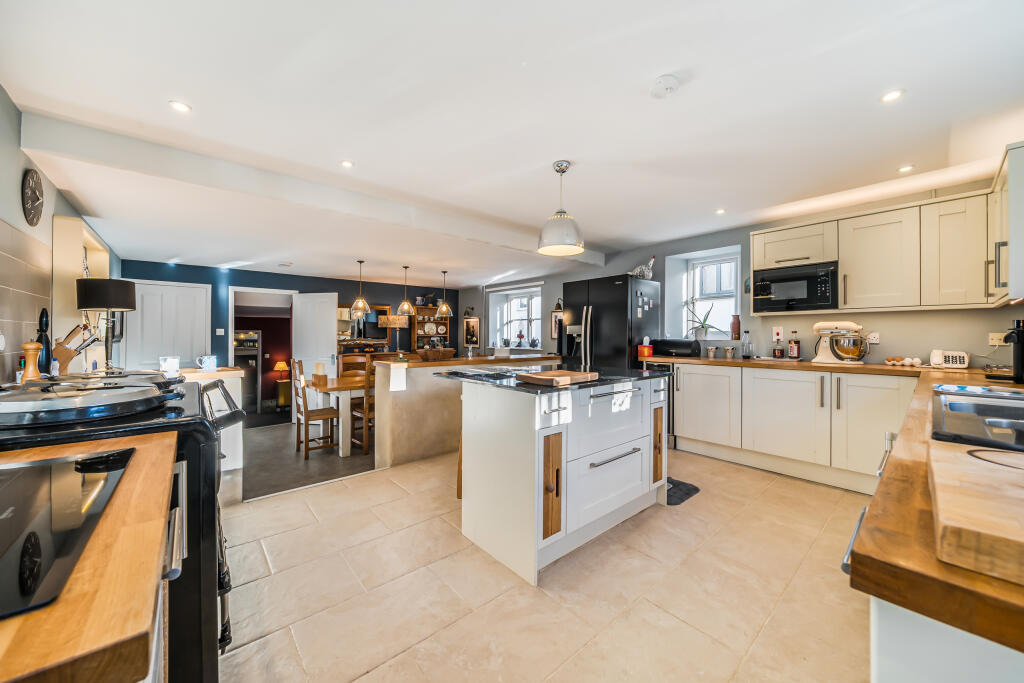 Kitchen / Dining Room