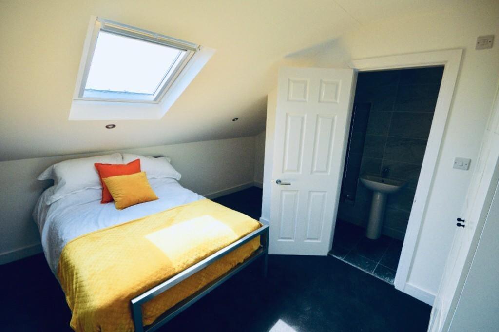 A bright and inviting double bedroom with moder...
