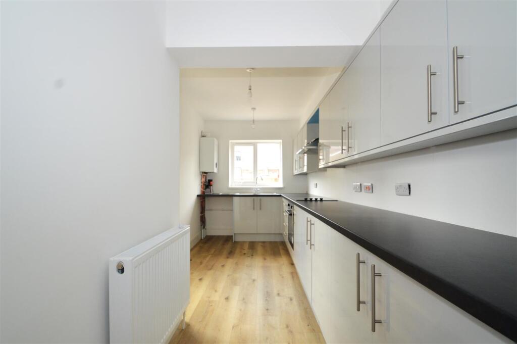 12 Olvestone Road (3).JPG