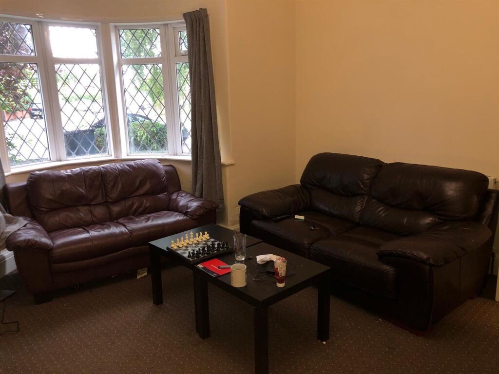 Lounge B.jpg