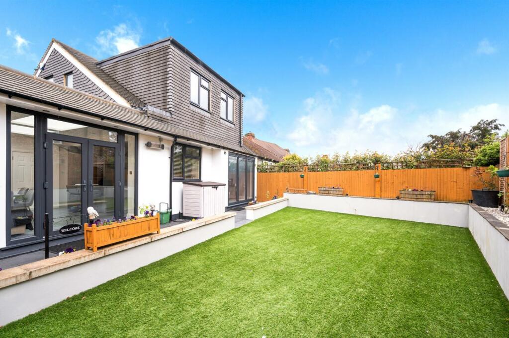 STONELEIGH CRESCENT 50 (3).jpg