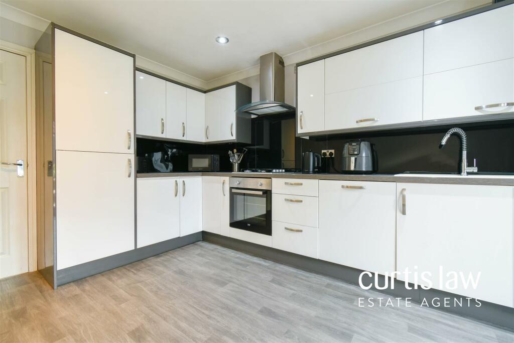 Kitchen &amp; Dining Area