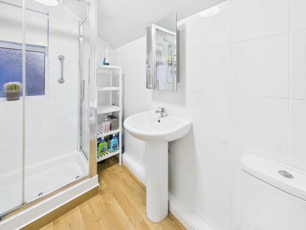 CAM02386G0-PR0152-STILL033