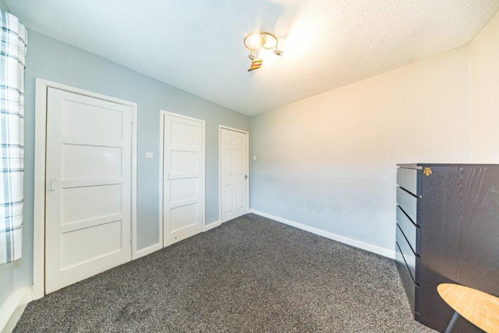 22 Coniston Ave bedroom 2 2.jpg