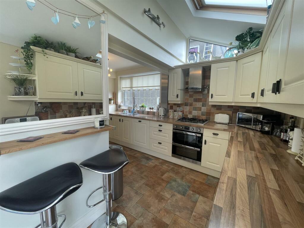 Kitchen/ Breakfast Room