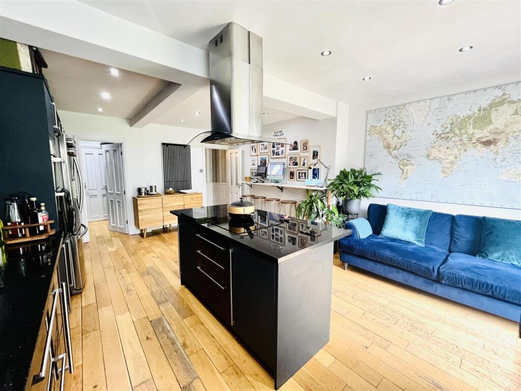 Live In Breakfast Kitchen