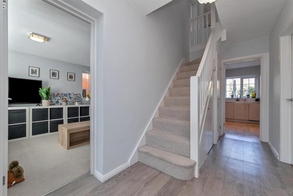 15BlackthornClose-11.jpg