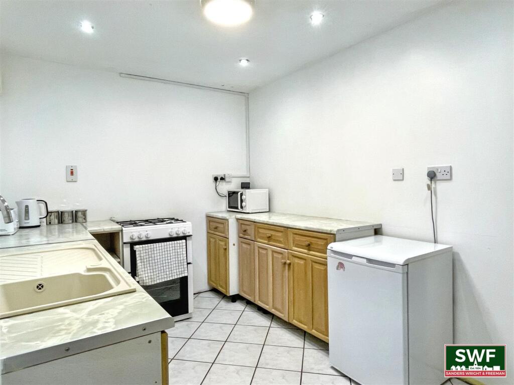 Kitchen4.jpg