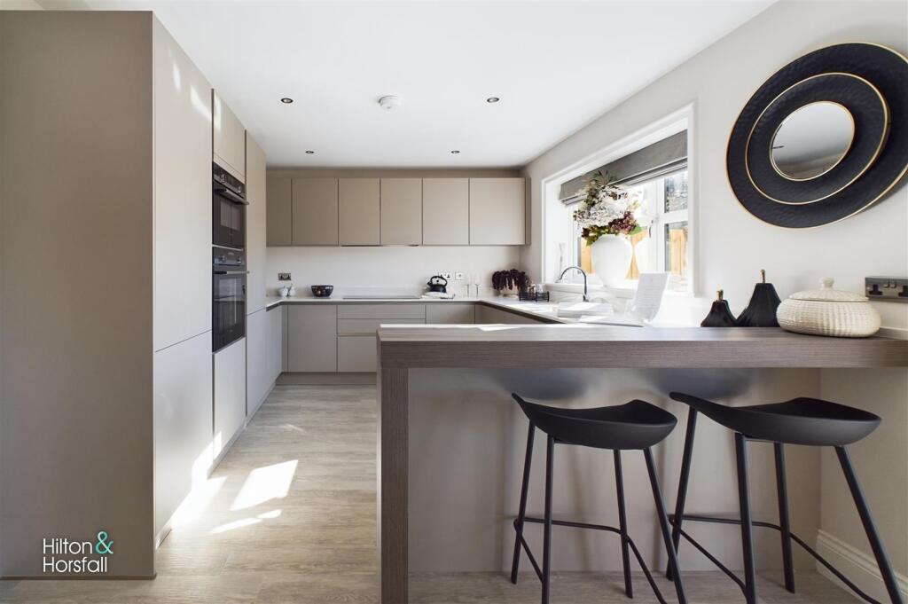 Internal Photo (Plot 8)