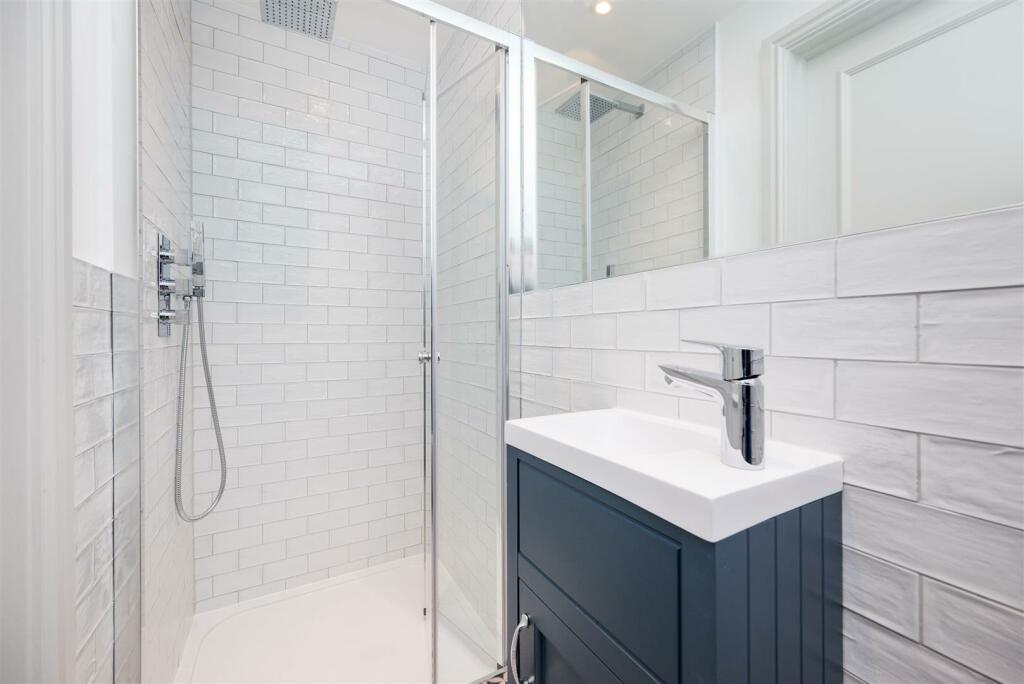 Shower room - Edgware Road.jpeg