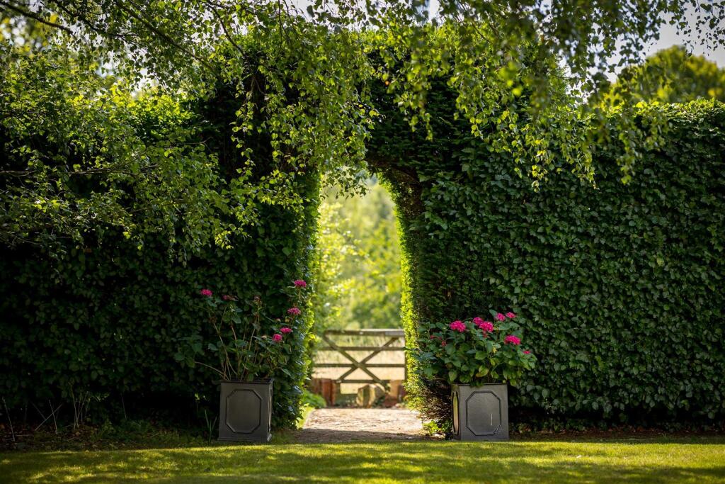 38 - Rockstowes Hill - GL11 5AF - Web.jpg