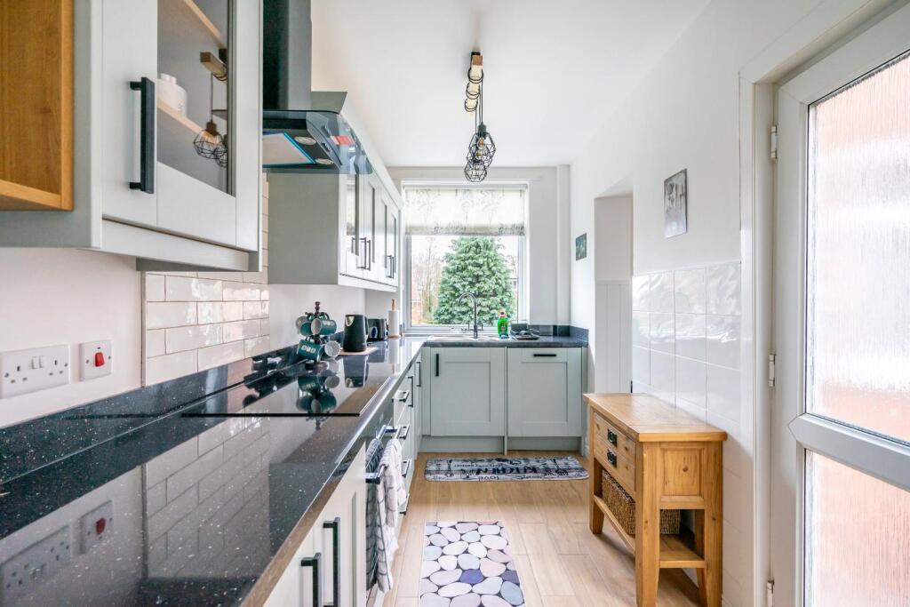 14 chestnut grove-6.jpg