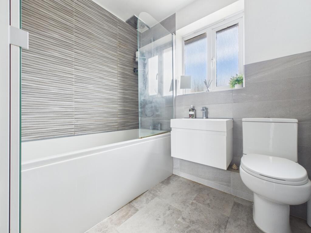 CAM04922G0-PR0034-STILL013