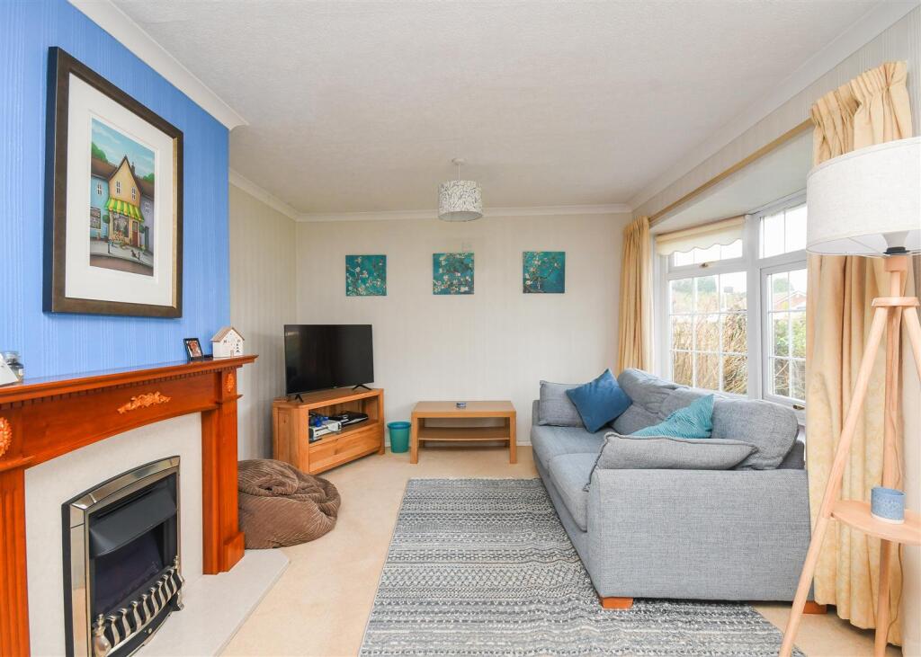 2 Reynolds Close - Sitting Room.jpg