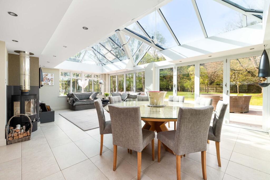 DINING &amp; SITTING