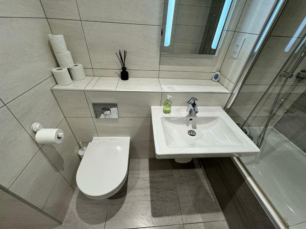 Bathroom - pic 2