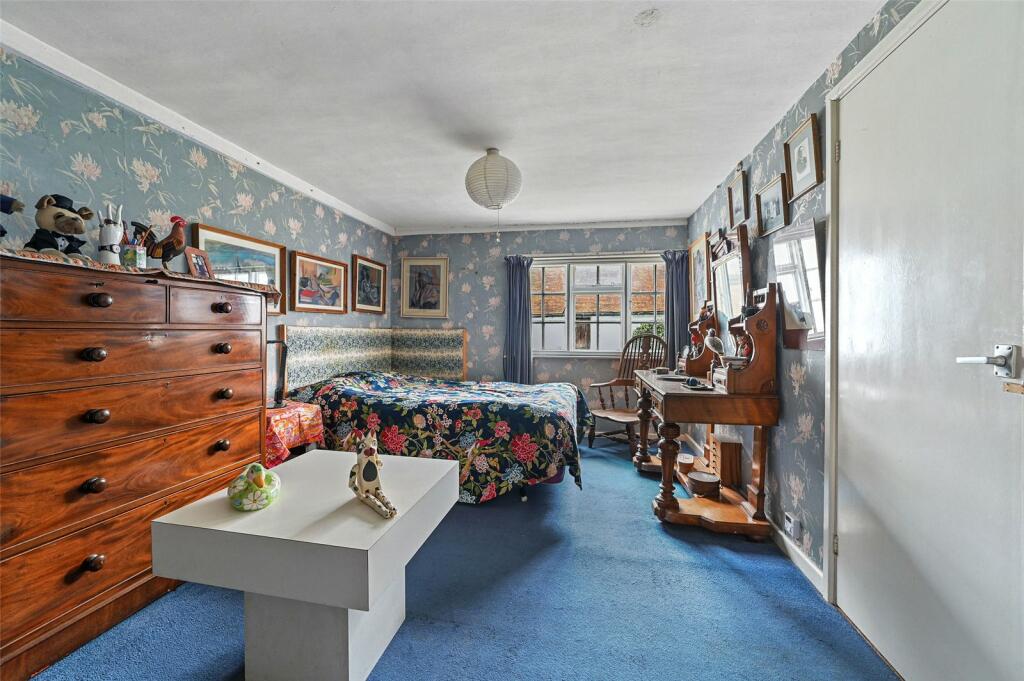 Bed With Ensuite