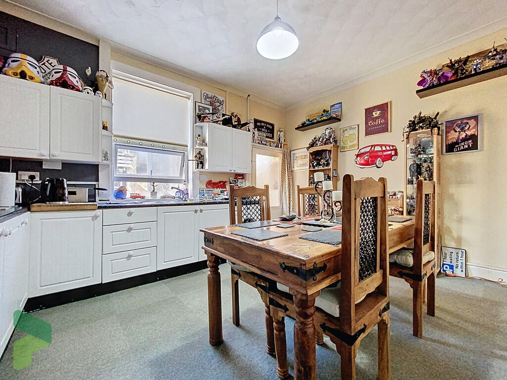 Fitted Dining Kit...