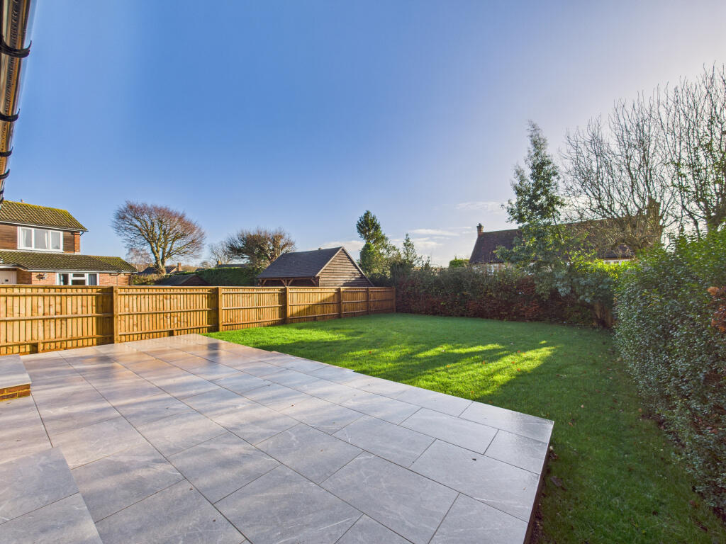 CAM01354G0-PR0625-STILL018