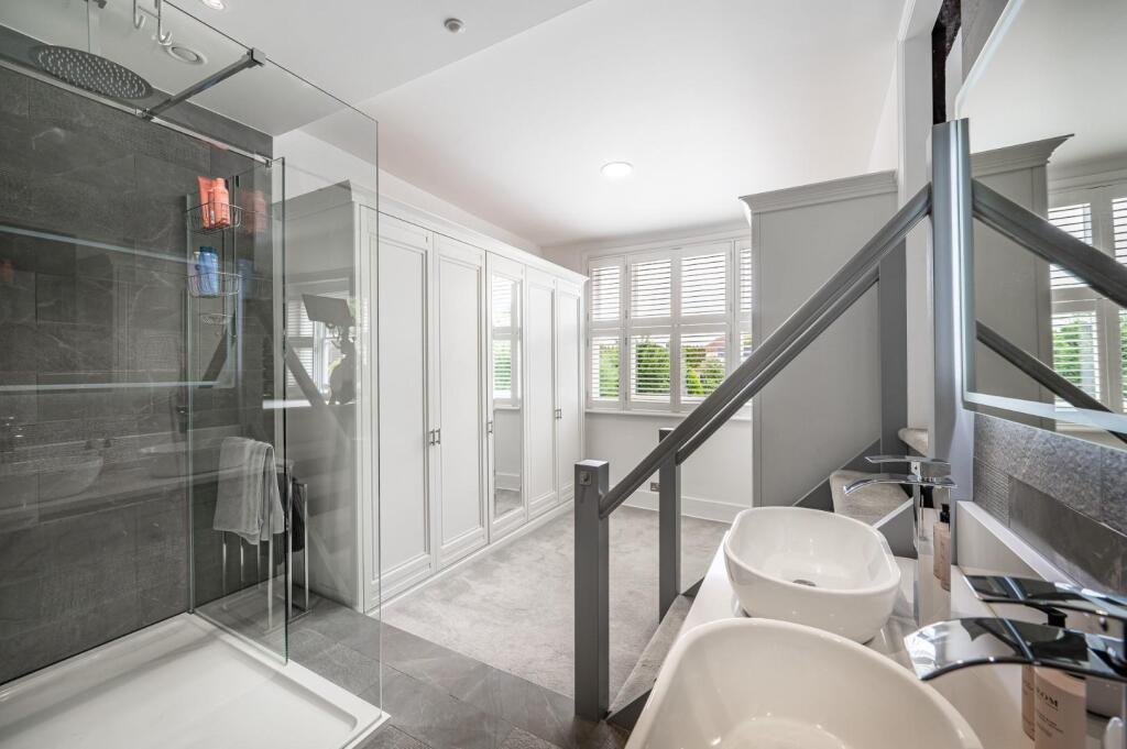 En-Suite &amp; Dressing Area