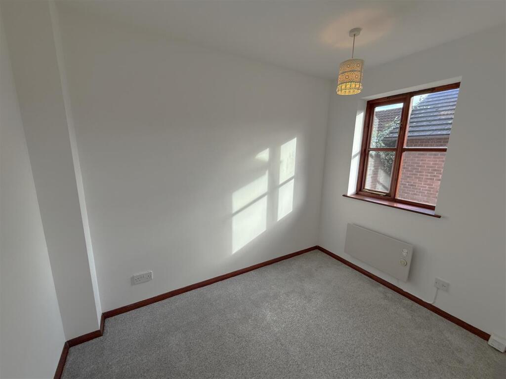 Bedroom 2.JPG