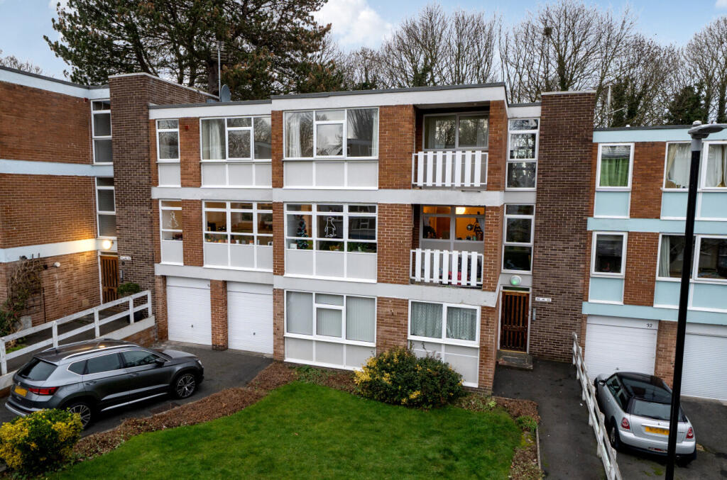 Newton Court, Oakwood, Leeds, LS8