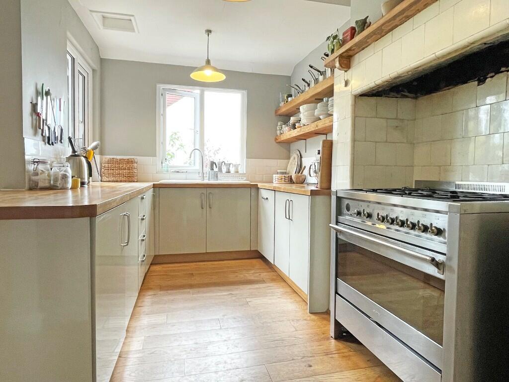 Kit/Breakfast Room
