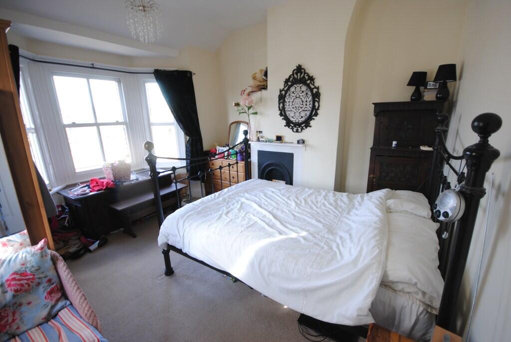 81LondonRoadbed1.JPG
