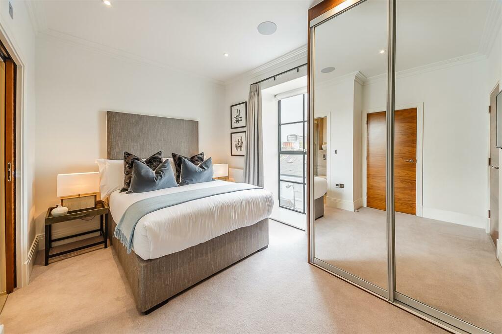 8317621-interior06.jpg